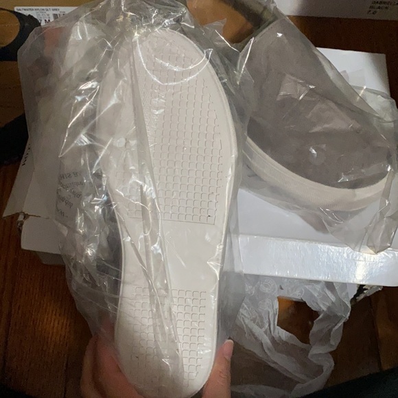 Slip ons - Picture 2 of 4